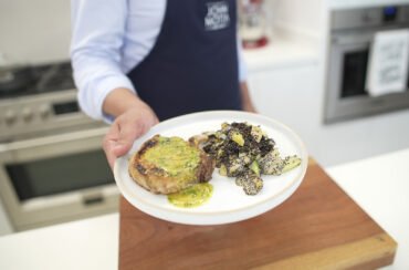 Chuleta de cerdo con ensalada de quinua y piña asada - Chef John Motta